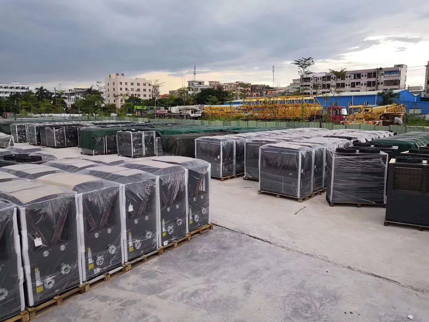 60P超低溫采暖機(jī)組發(fā)往北方