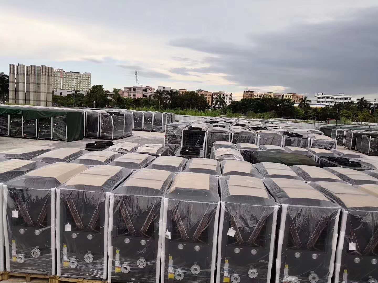 60P超低溫采暖機(jī)組發(fā)往北方